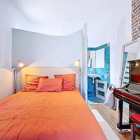 With Garden In The Heart Of Montmartre Apartmán *
