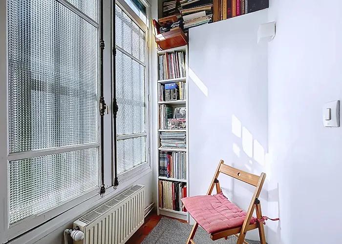 Charming Flat In The Heart Of Montmartre